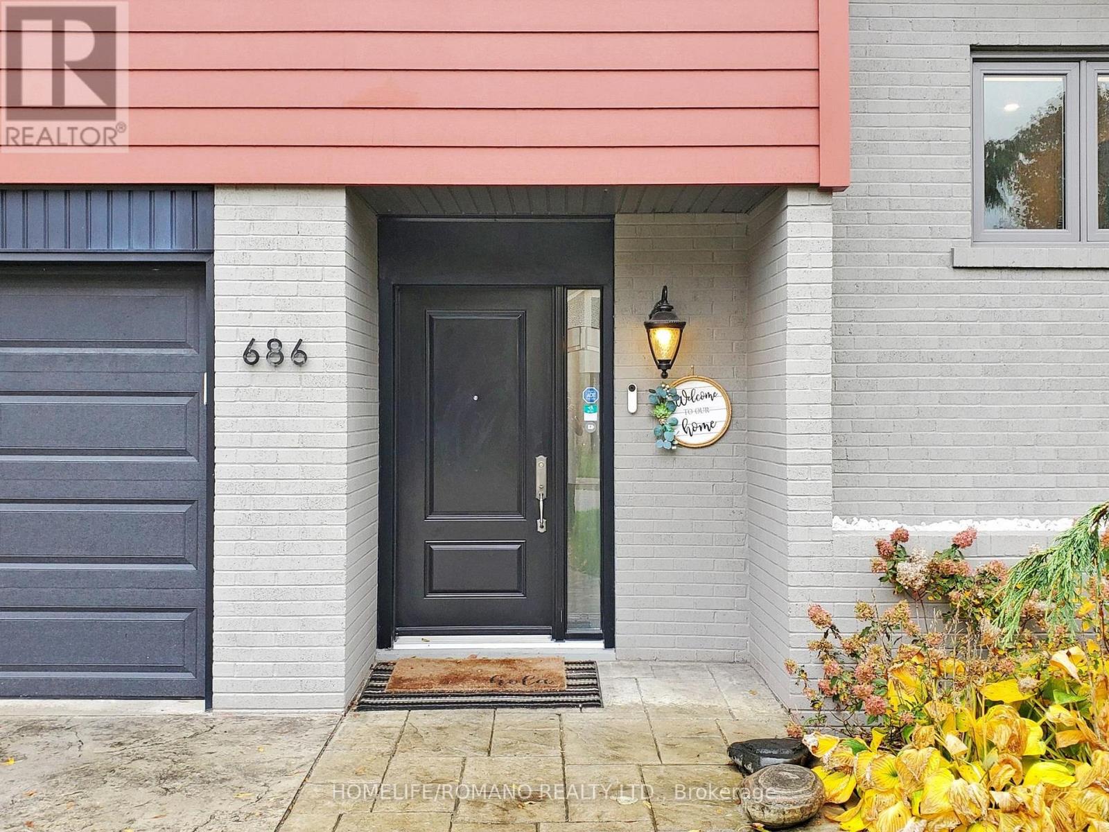 686 Irwin Crescent, Newmarket, Ontario  L3Y 5A2 - Photo 4 - N12572504