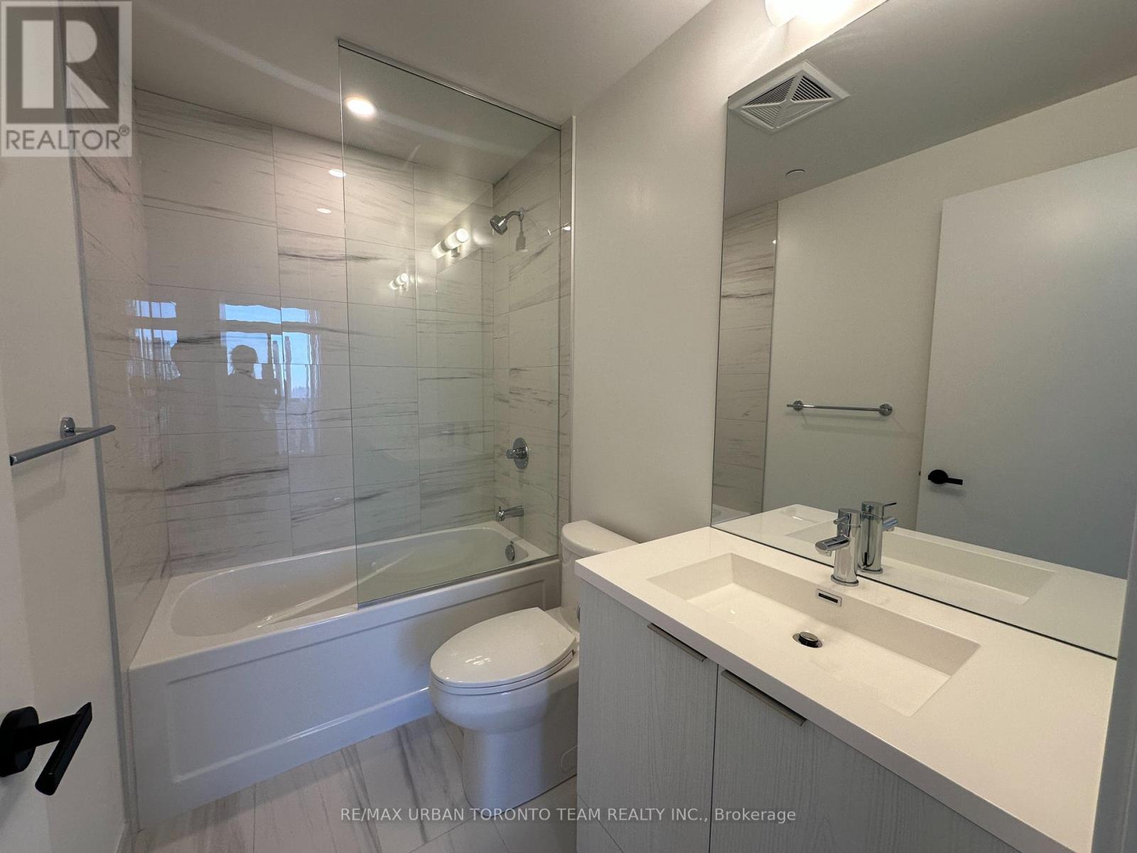 2509 - 8 Interchange Way, Vaughan, Ontario  L4K 5Z7 - Photo 8 - N12572512