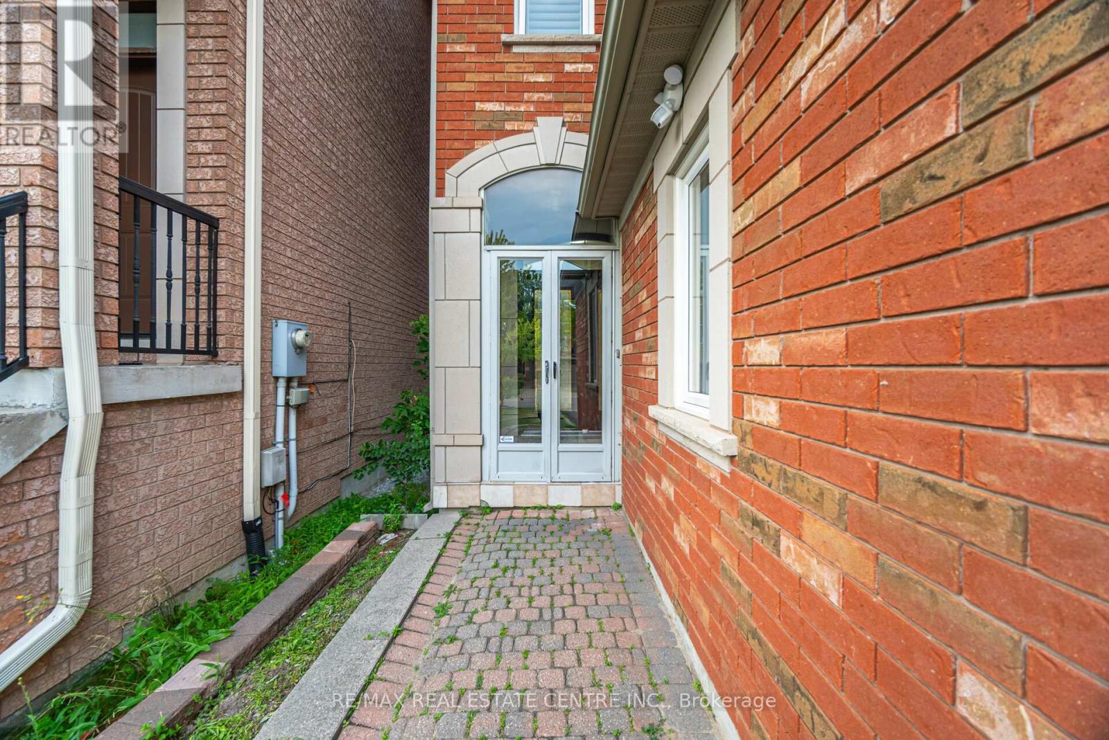 24 Futura Avenue, Richmond Hill, Ontario  L4S 1V2 - Photo 2 - N12572584