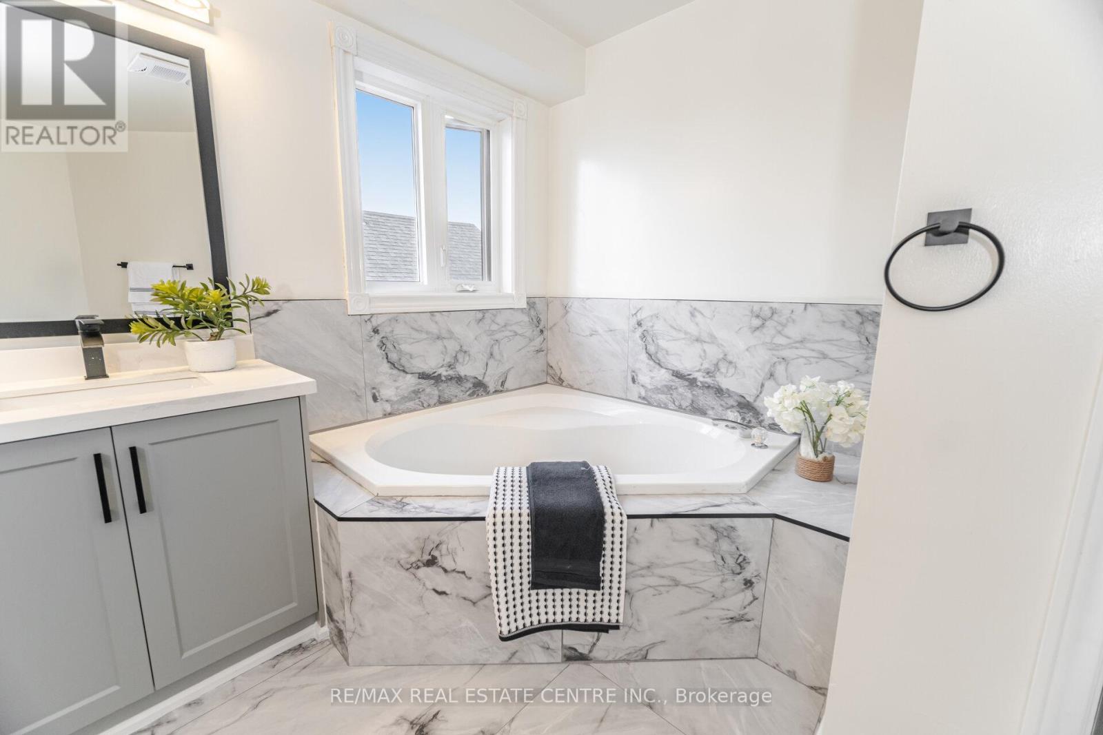 24 Futura Avenue, Richmond Hill, Ontario  L4S 1V2 - Photo 21 - N12572584