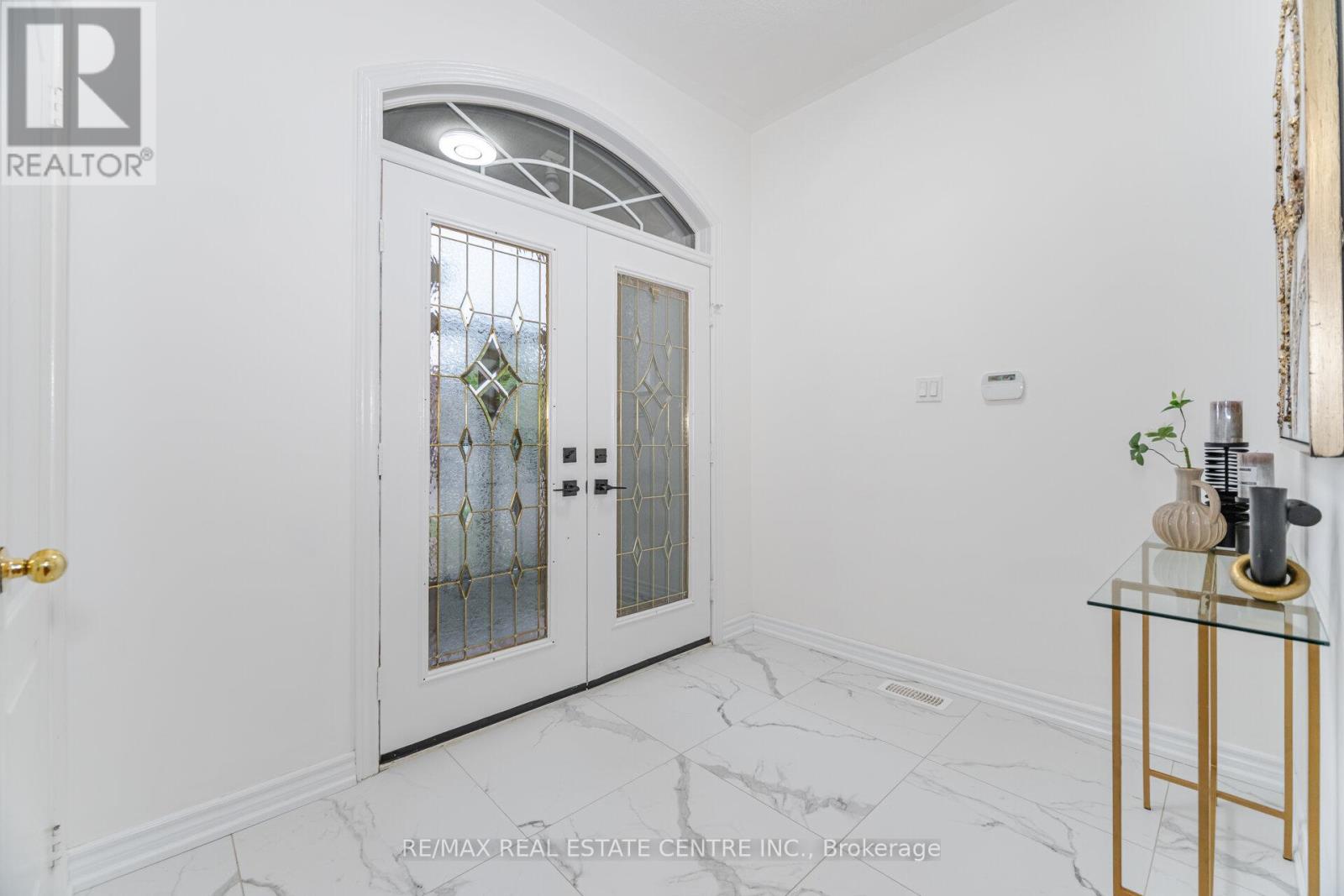 24 Futura Avenue, Richmond Hill, Ontario  L4S 1V2 - Photo 4 - N12572584