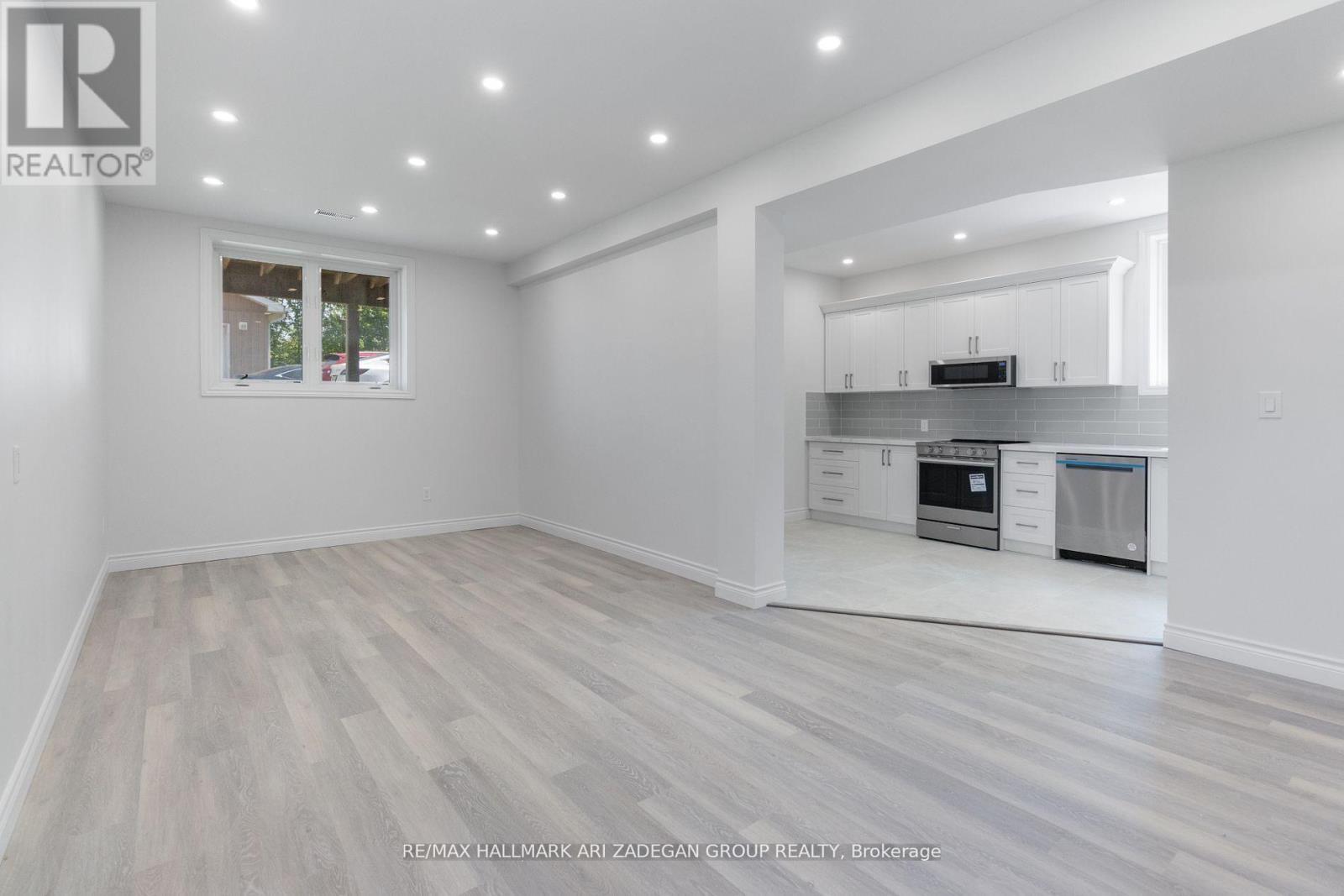 B - 177 The Queensway S, Georgina, Ontario  L4P 2A3 - Photo 17 - N12572586