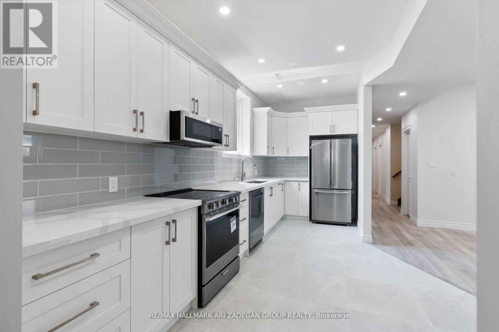 B - 177 The Queensway S, Georgina, Ontario  L4P 2A3 - Photo 5 - N12572586