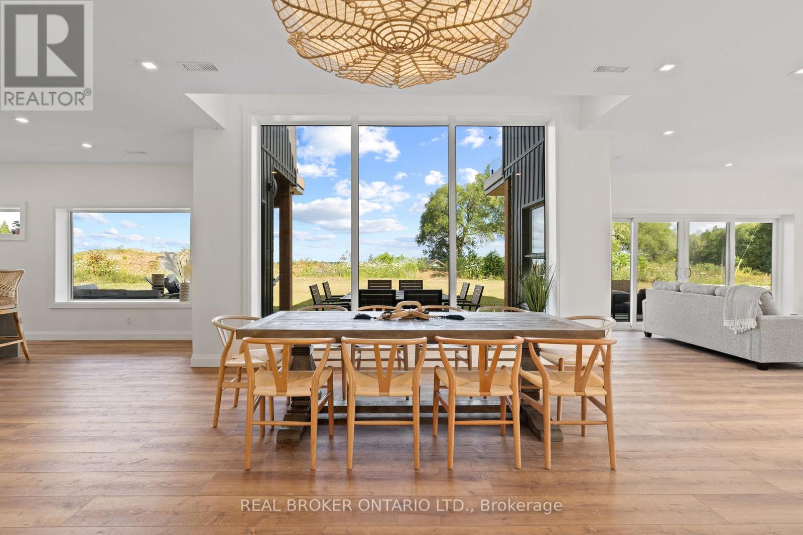 31 Hemlock Avenue, Tay (Waubaushene), Ontario  L0K 2C0 - Photo 13 - S12572410