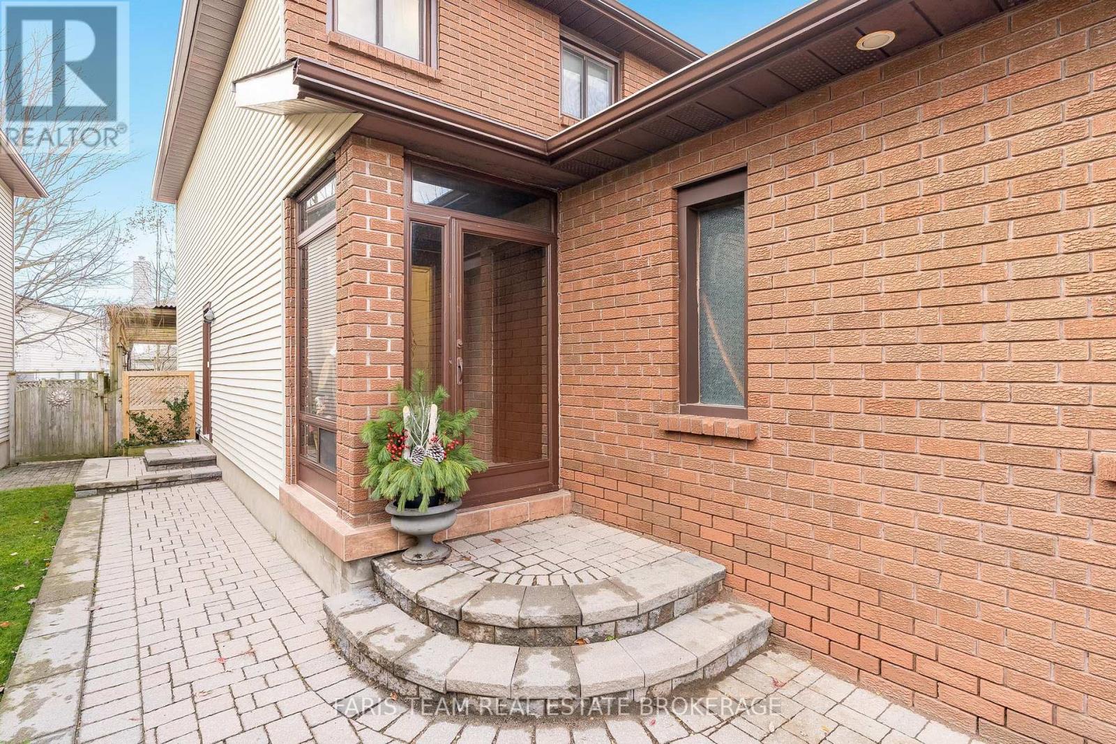 40 Orwell Crescent, Barrie (Letitia Heights), Ontario L4N 6M6 - Photo 6 - S12572522