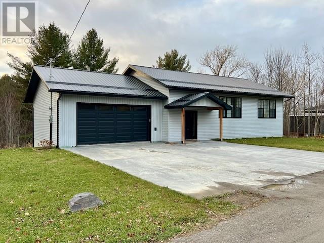 11 Chevrefils, St. Charles, Ontario