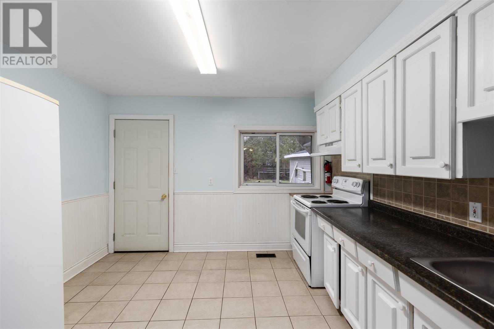 326 Farwell Ter, Sault Ste. Marie, Ontario  P6C 4B5 - Photo 4 - SM253336