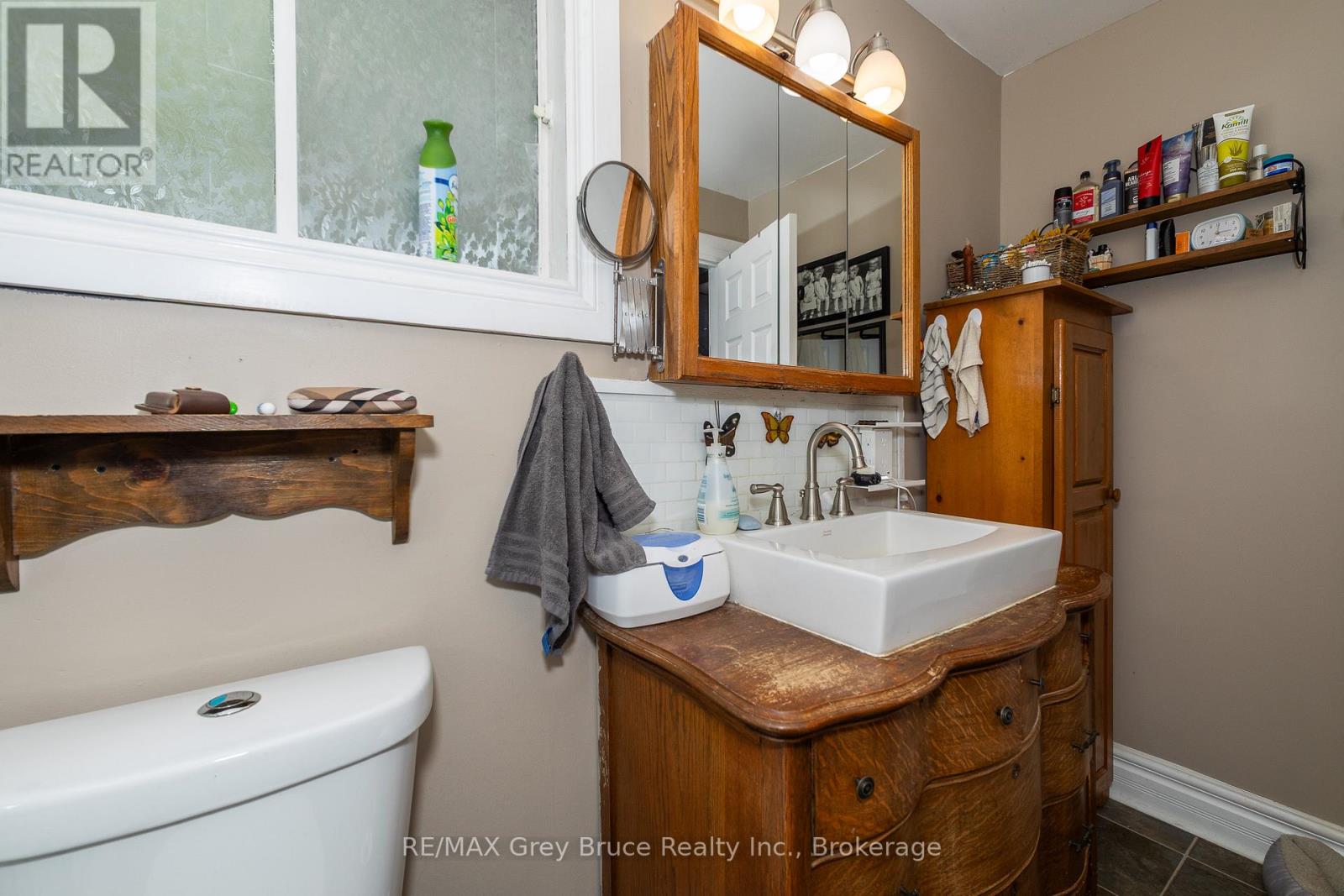 201 Division Street, Georgian Bluffs, Ontario  N0H 2K0 - Photo 19 - X12360870