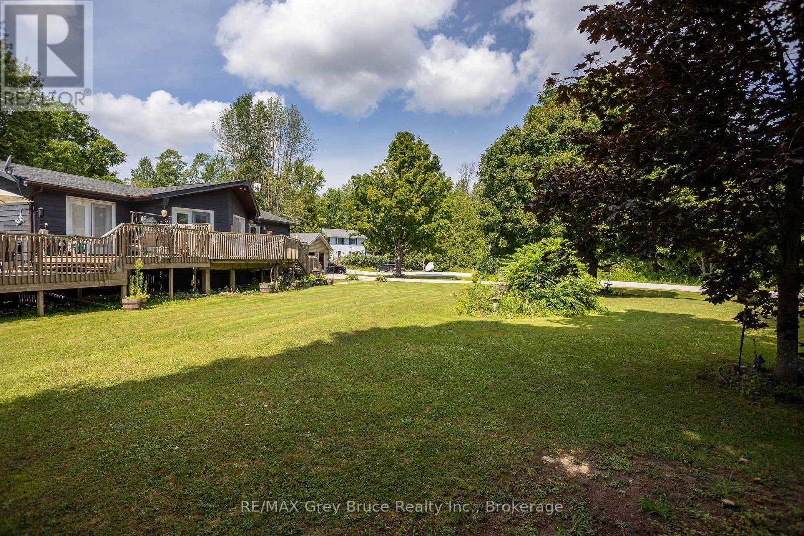 201 Division Street, Georgian Bluffs, Ontario  N0H 2K0 - Photo 32 - X12360870
