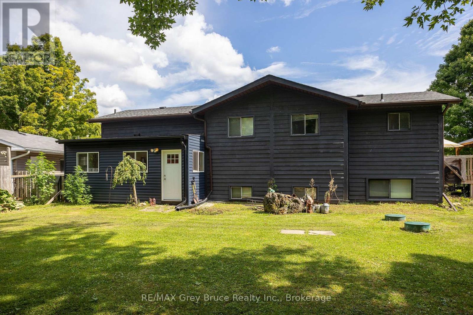 201 Division Street, Georgian Bluffs, Ontario  N0H 2K0 - Photo 34 - X12360870