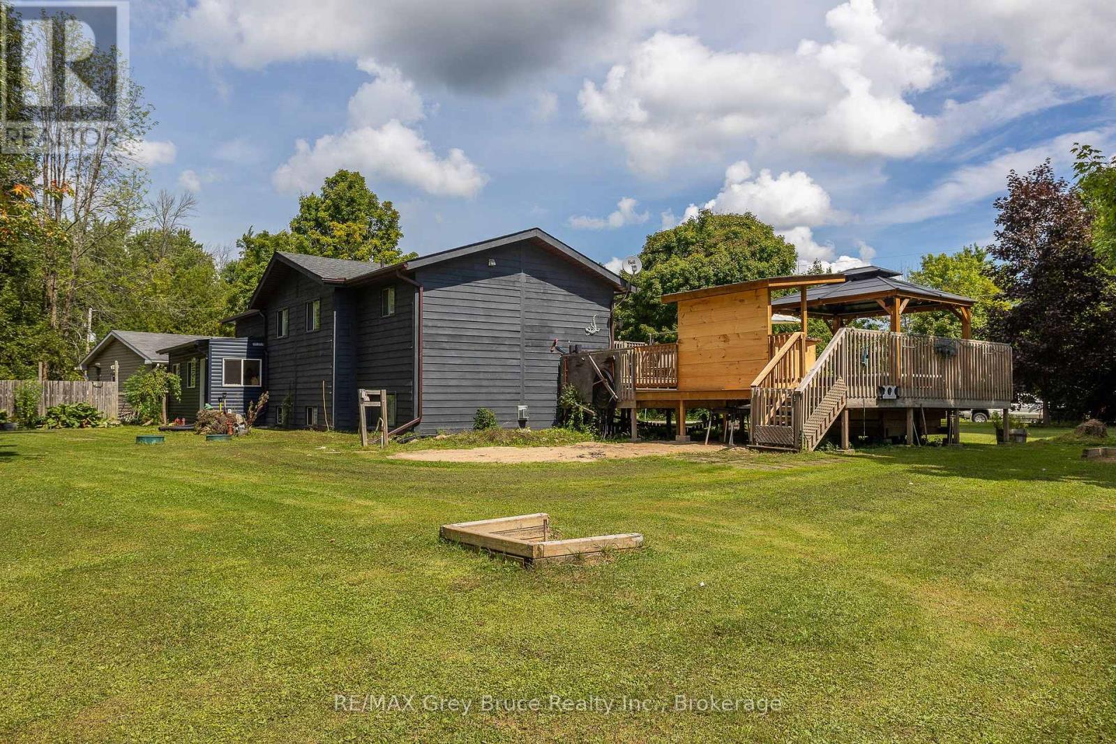 201 Division Street, Georgian Bluffs, Ontario  N0H 2K0 - Photo 35 - X12360870