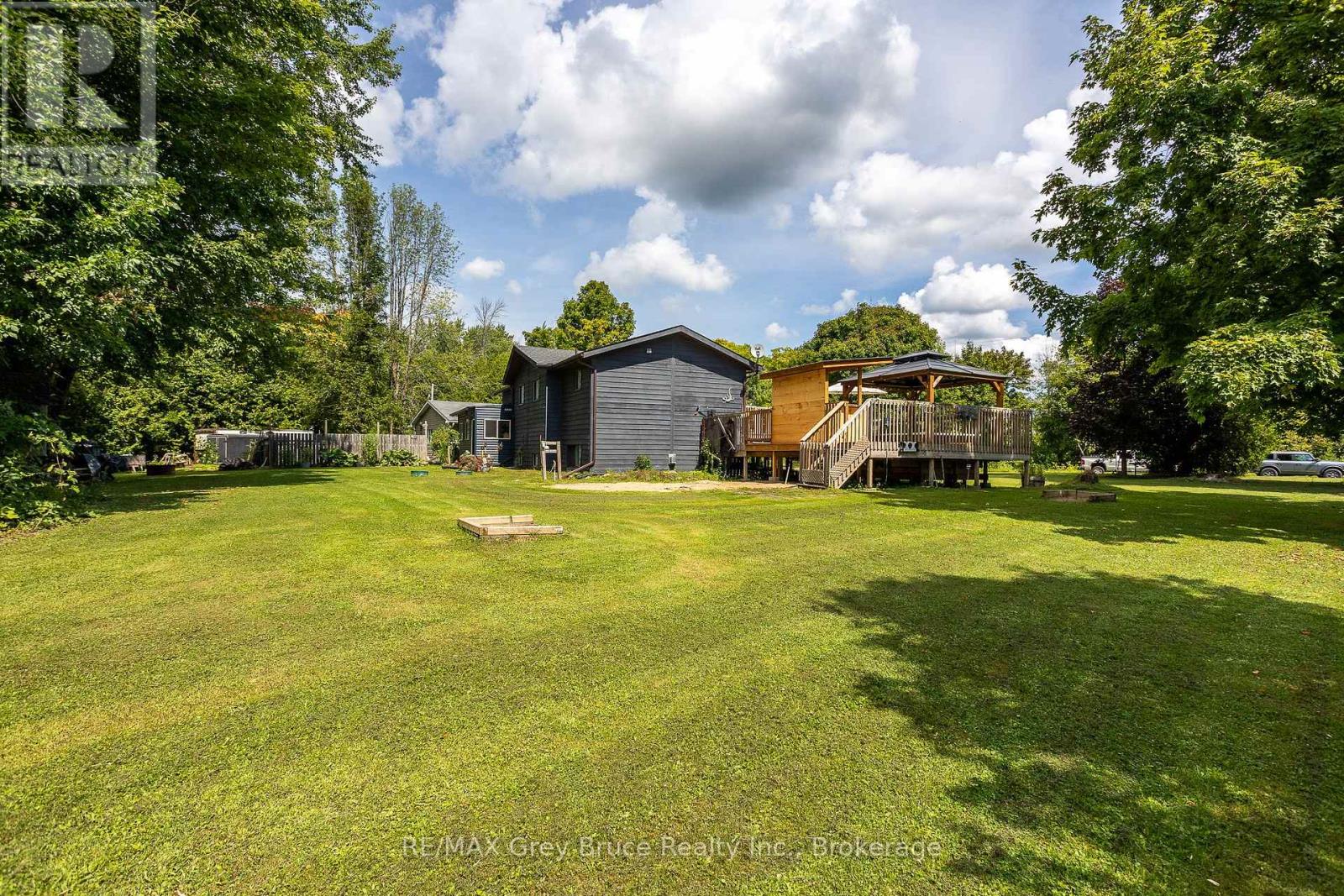 201 Division Street, Georgian Bluffs, Ontario  N0H 2K0 - Photo 36 - X12360870