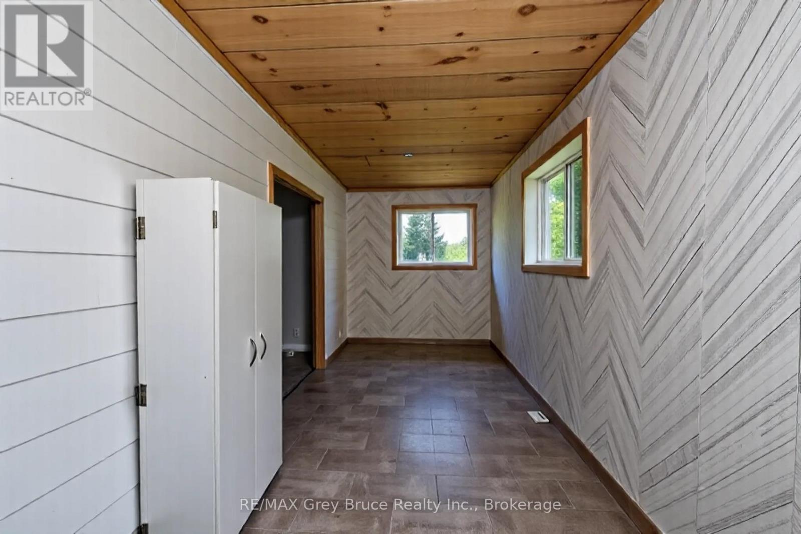 201 Division Street, Georgian Bluffs, Ontario  N0H 2K0 - Photo 47 - X12360870