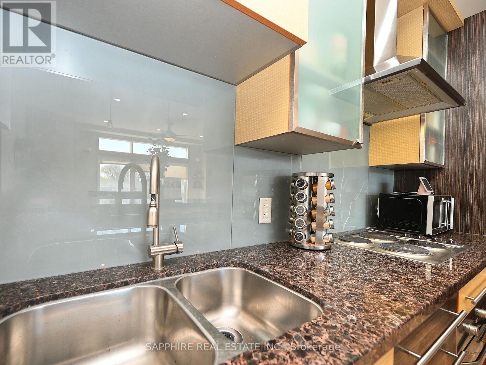 302 - 459 Kerr Street, Oakville, Ontario  L6K 3C2 - Photo 24 - W12572408