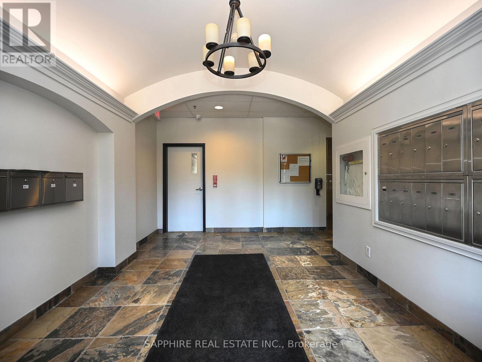 302 - 459 Kerr Street, Oakville, Ontario  L6K 3C2 - Photo 3 - W12572408