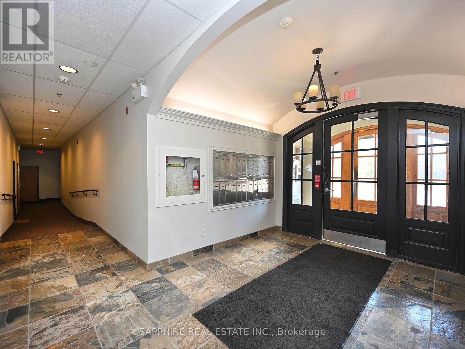 302 - 459 Kerr Street, Oakville, Ontario  L6K 3C2 - Photo 4 - W12572408