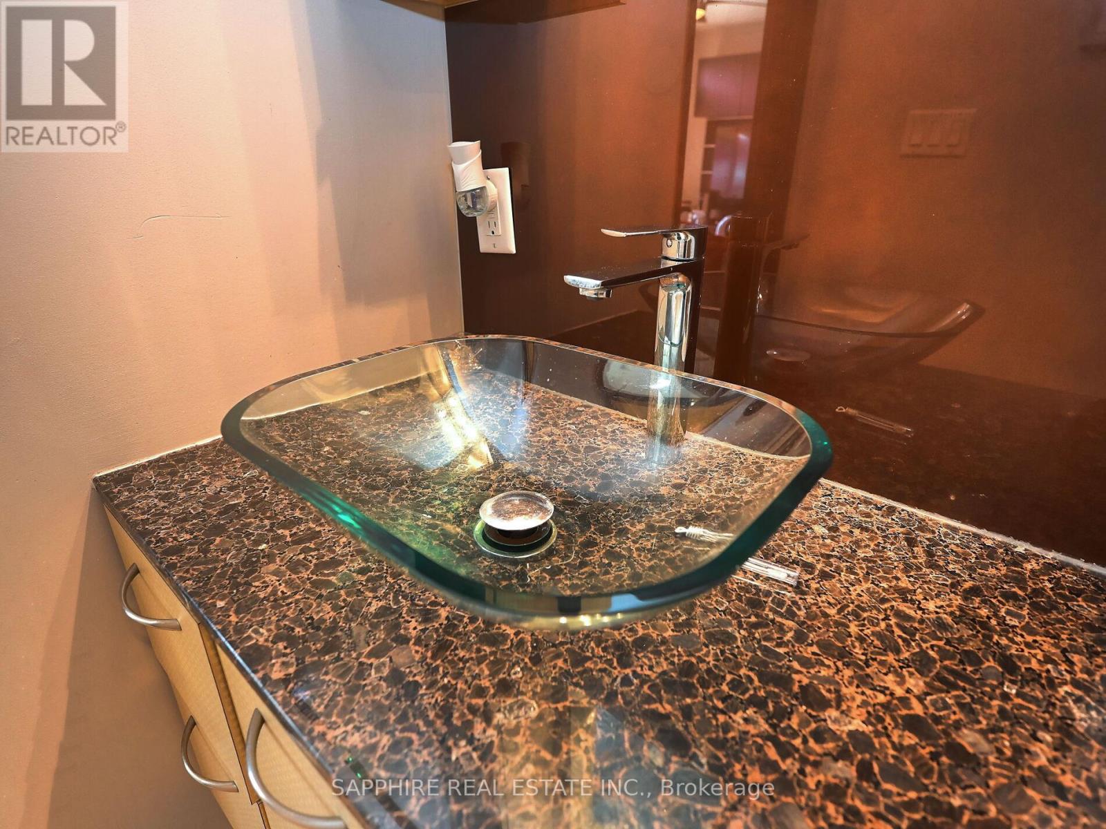 302 - 459 Kerr Street, Oakville, Ontario  L6K 3C2 - Photo 43 - W12572408