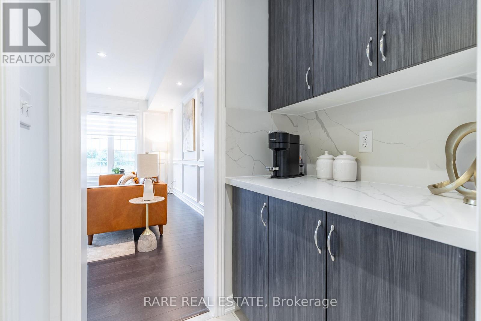 483 Terrace Way, Oakville, Ontario  L6M 1N5 - Photo 4 - W12572414