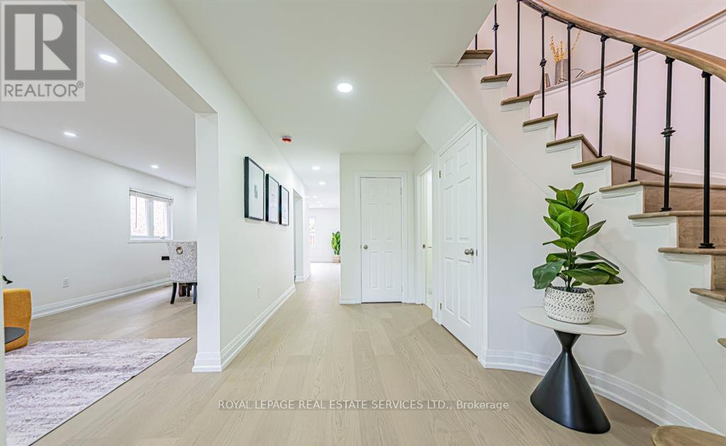 4797 Rosebush Road, Mississauga, Ontario  L5M 5N2 - Photo 2 - W12572424