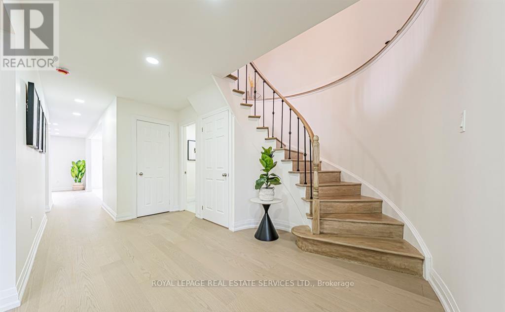 4797 Rosebush Road, Mississauga, Ontario  L5M 5N2 - Photo 3 - W12572424