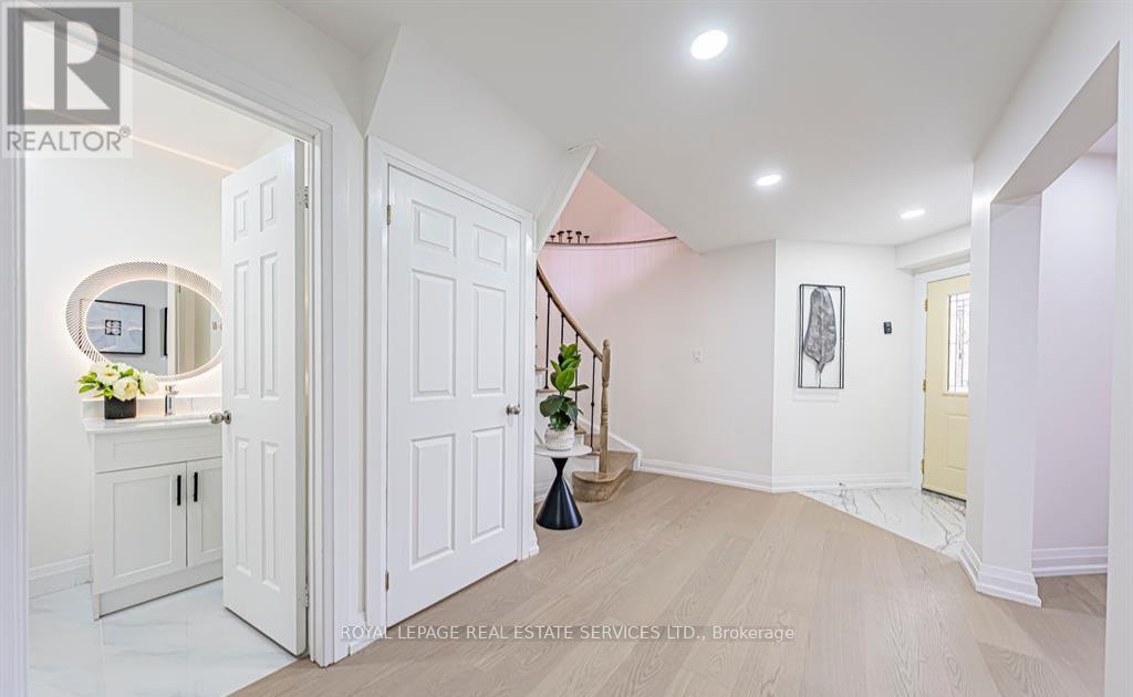 4797 Rosebush Road, Mississauga, Ontario  L5M 5N2 - Photo 4 - W12572424