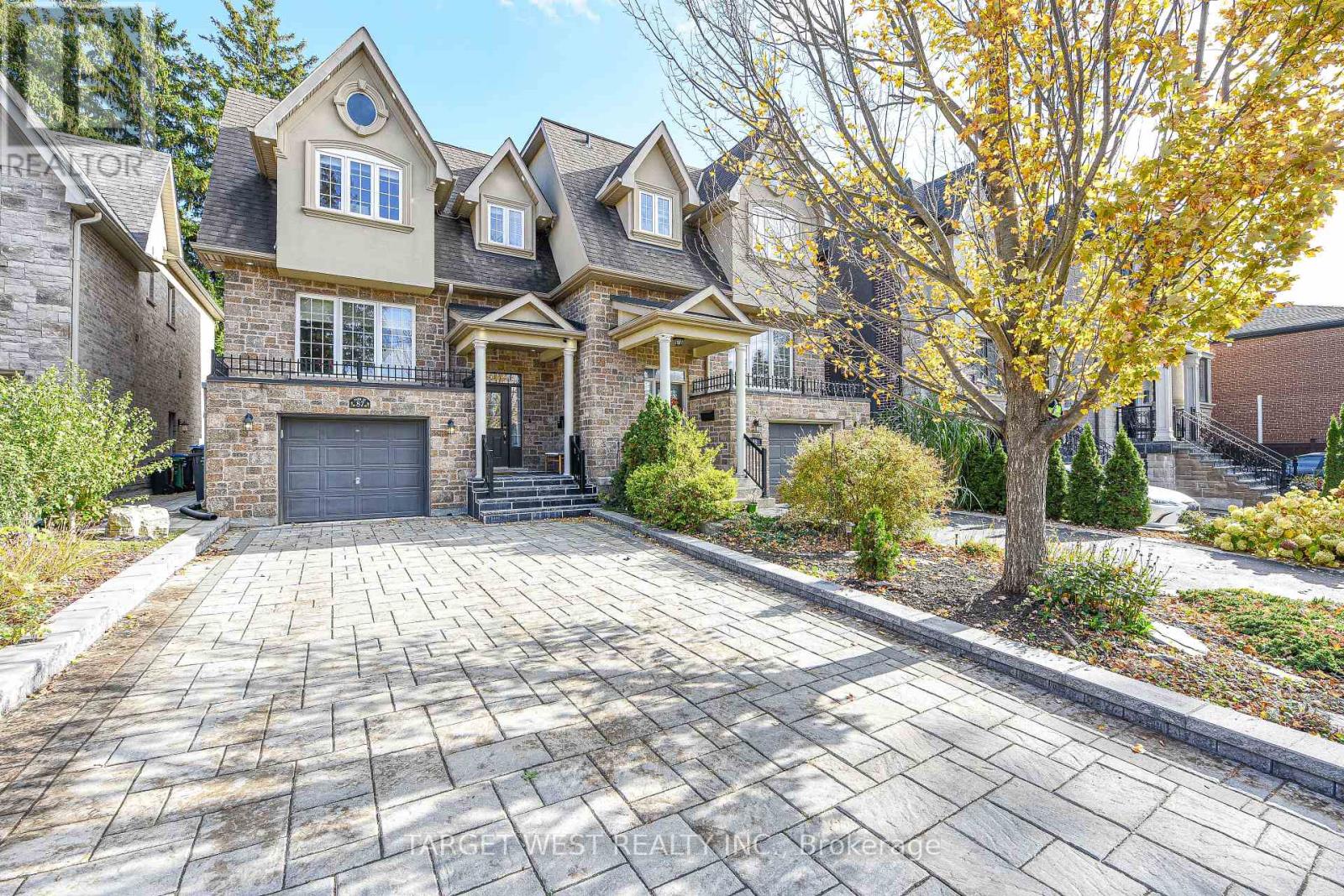 87 Park Street W, Mississauga, Ontario  L5H 1L2 - Photo 2 - W12572464