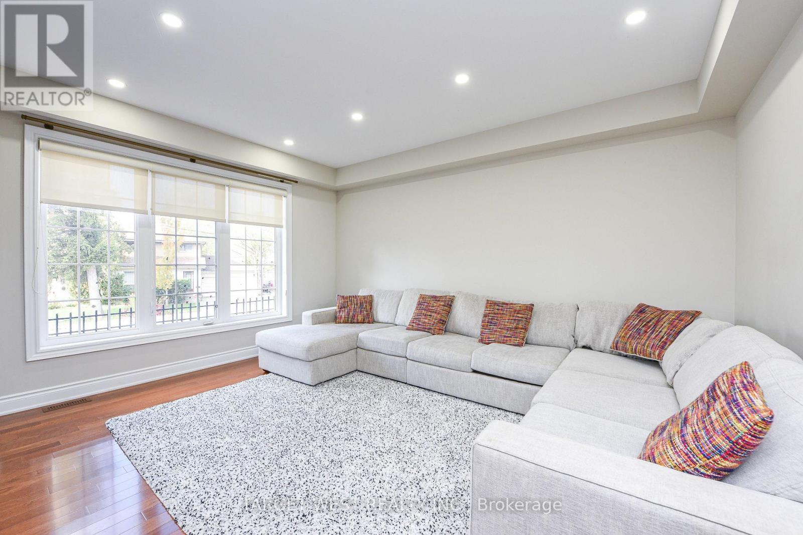 87 Park Street W, Mississauga, Ontario  L5H 1L2 - Photo 20 - W12572464