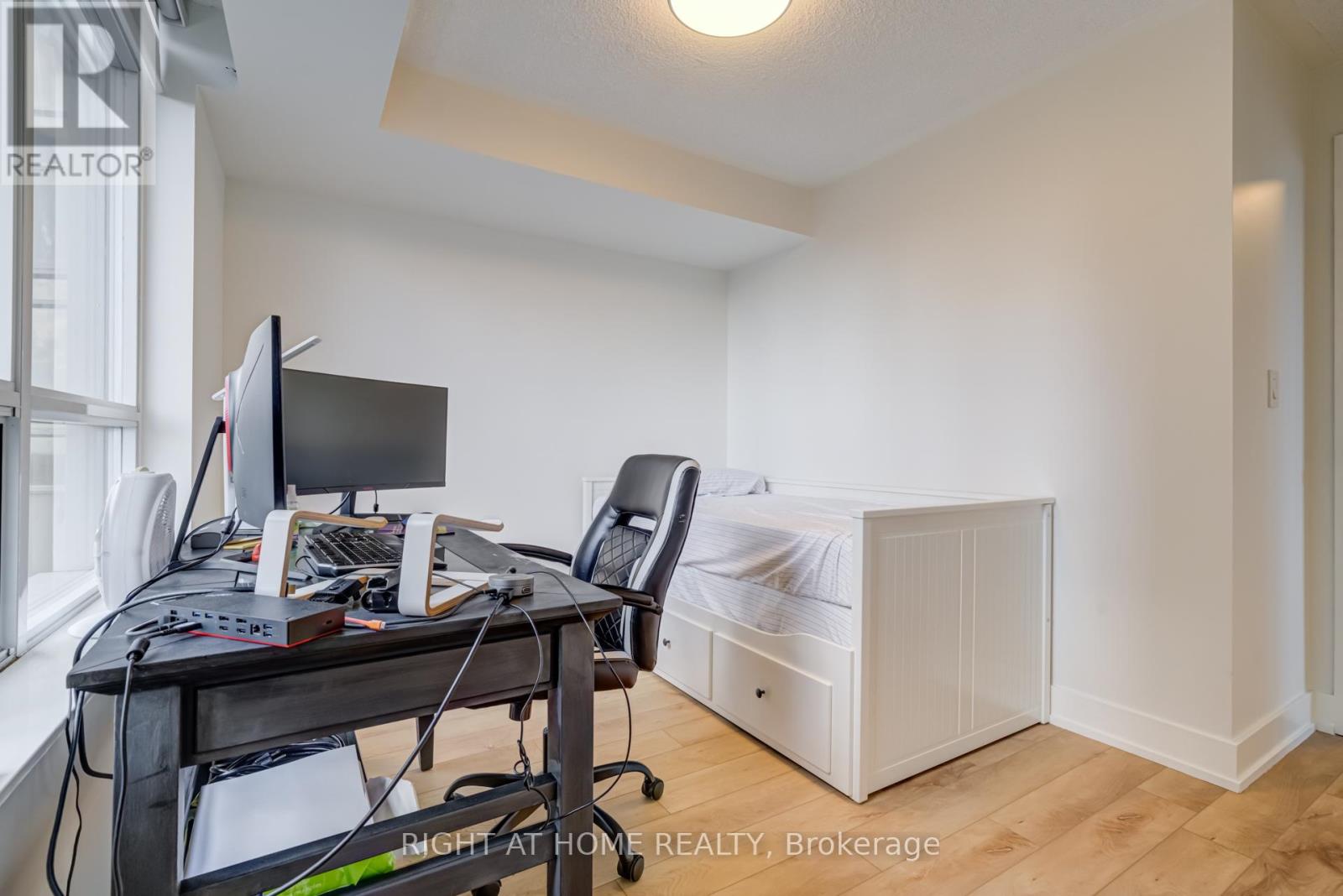 2412 - 310 Burnhamthorpe Road W, Mississauga, Ontario  L5B 4P9 - Photo 18 - W12572466