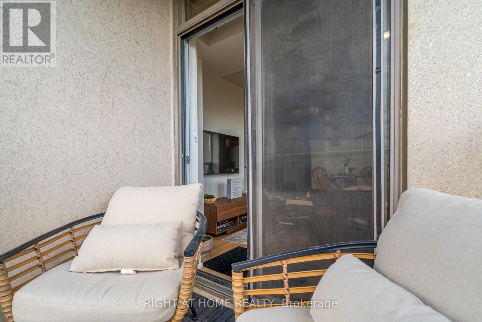 2412 - 310 Burnhamthorpe Road W, Mississauga, Ontario  L5B 4P9 - Photo 27 - W12572466