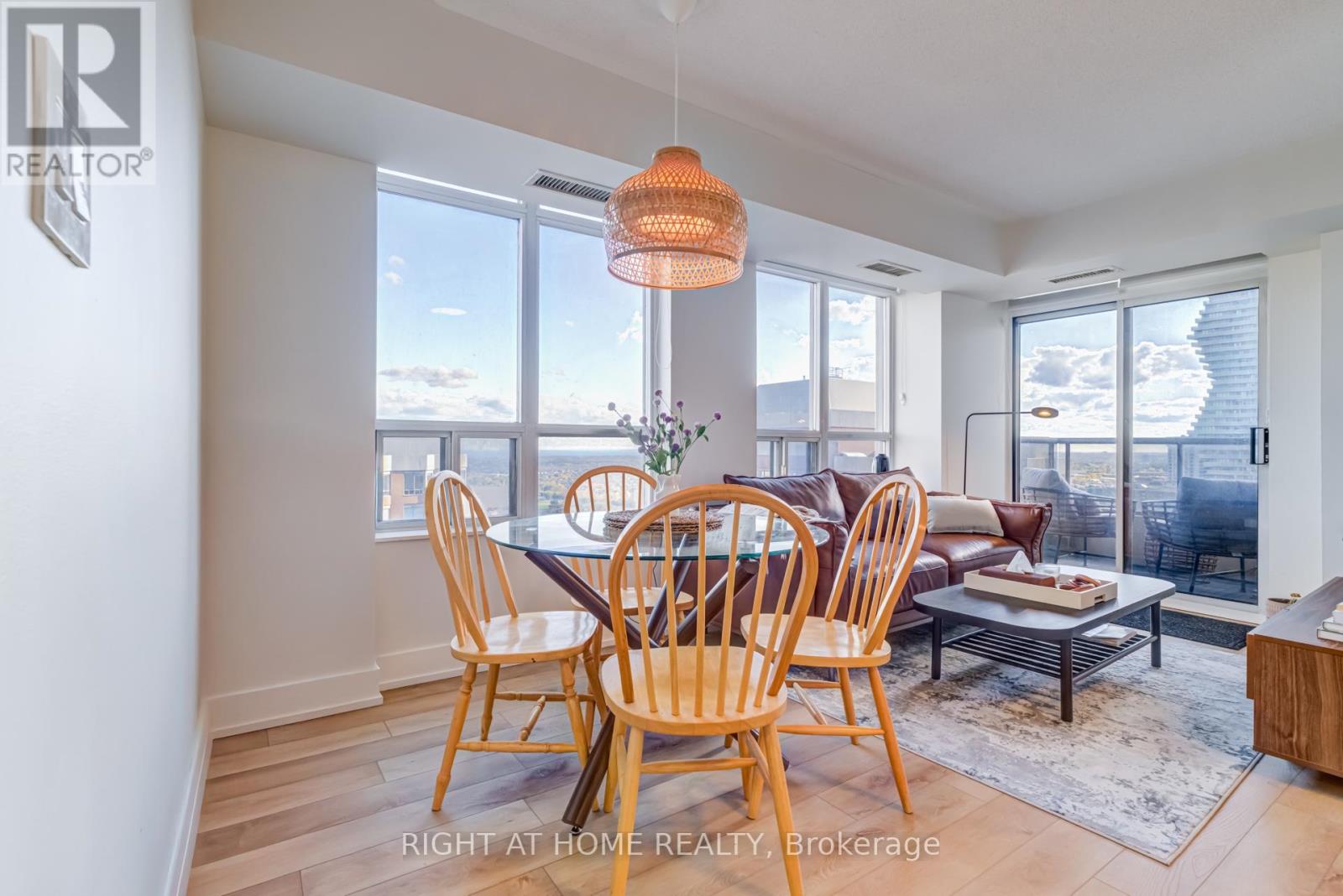 2412 - 310 Burnhamthorpe Road W, Mississauga, Ontario  L5B 4P9 - Photo 6 - W12572466