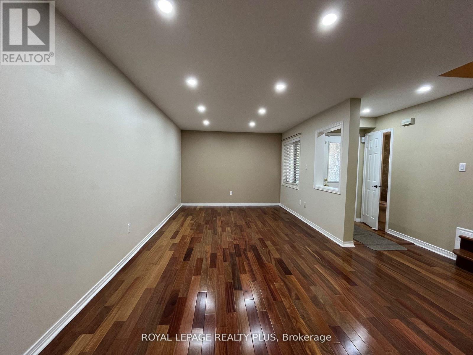 26 - 2555 Thomas Street, Mississauga, Ontario  L5M 5P6 - Photo 3 - W12572482