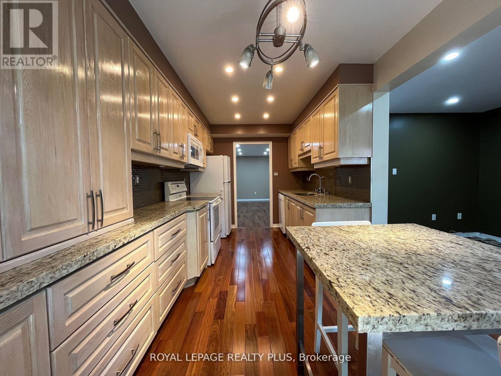 26 - 2555 Thomas Street, Mississauga, Ontario  L5M 5P6 - Photo 4 - W12572482