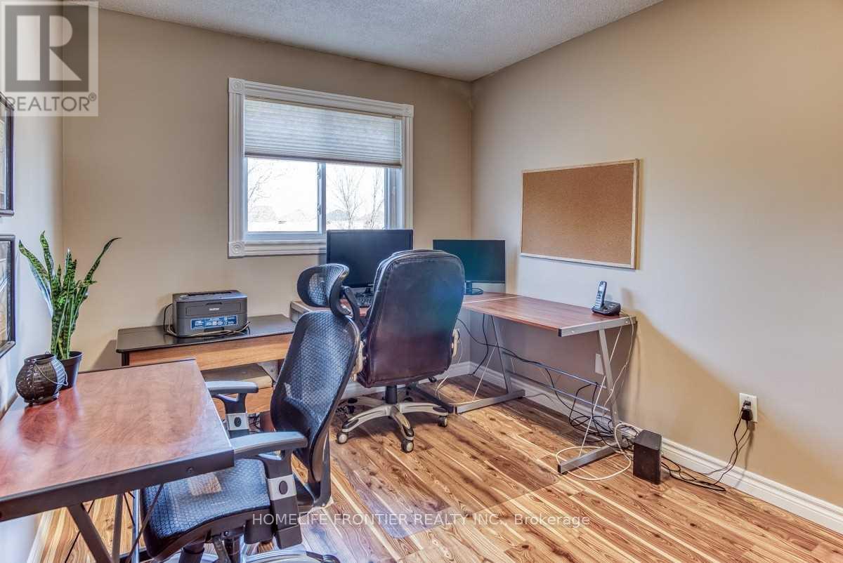 934 Cardington Street, Mississauga, Ontario  L5V 1Z8 - Photo 18 - W12572502