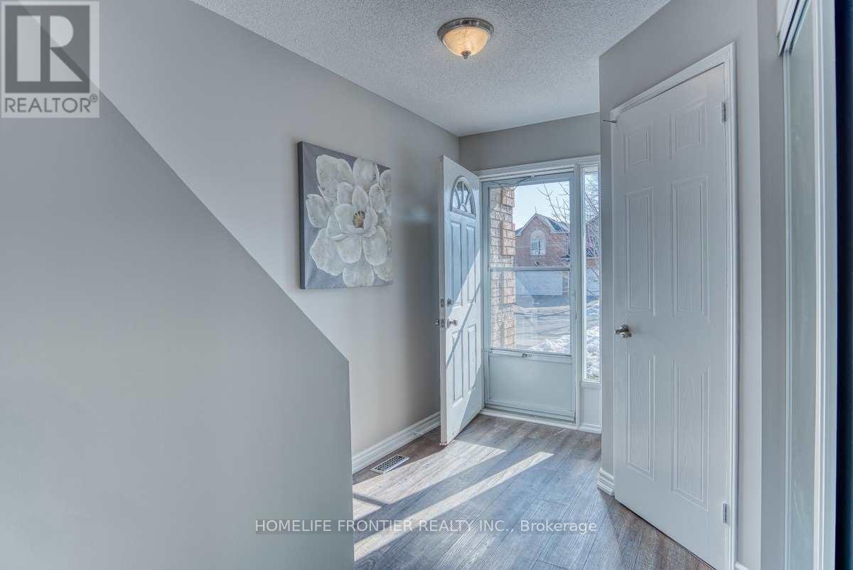 934 Cardington Street, Mississauga, Ontario  L5V 1Z8 - Photo 3 - W12572502