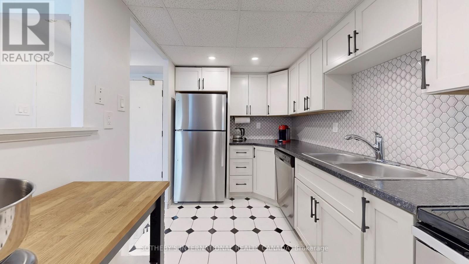 406 - 25 Fairview Road W, Mississauga, Ontario  L5B 3Y8 - Photo 11 - W12572588