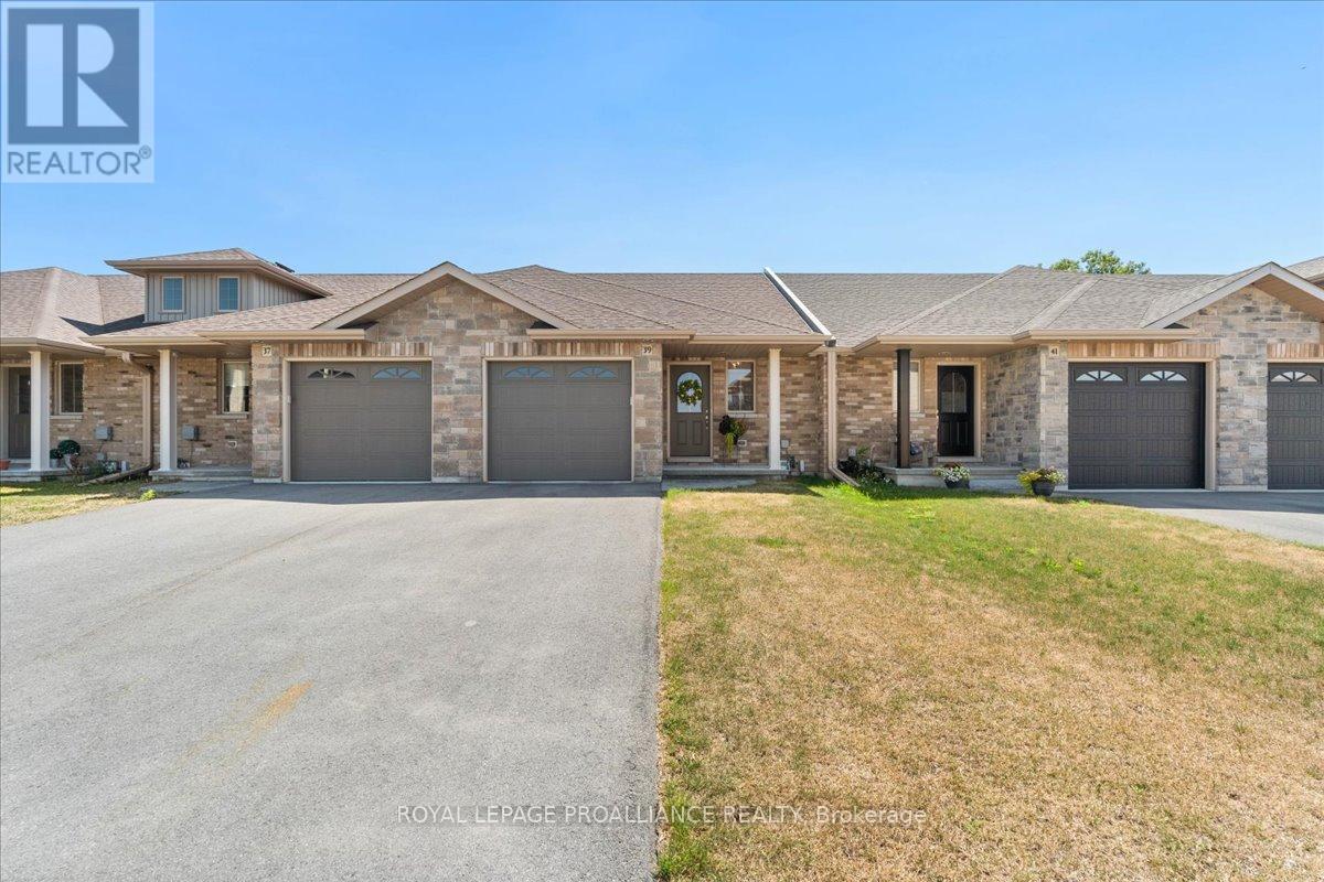 39 HILLSIDE MEADOW DRIVE, Quinte West, Ontario