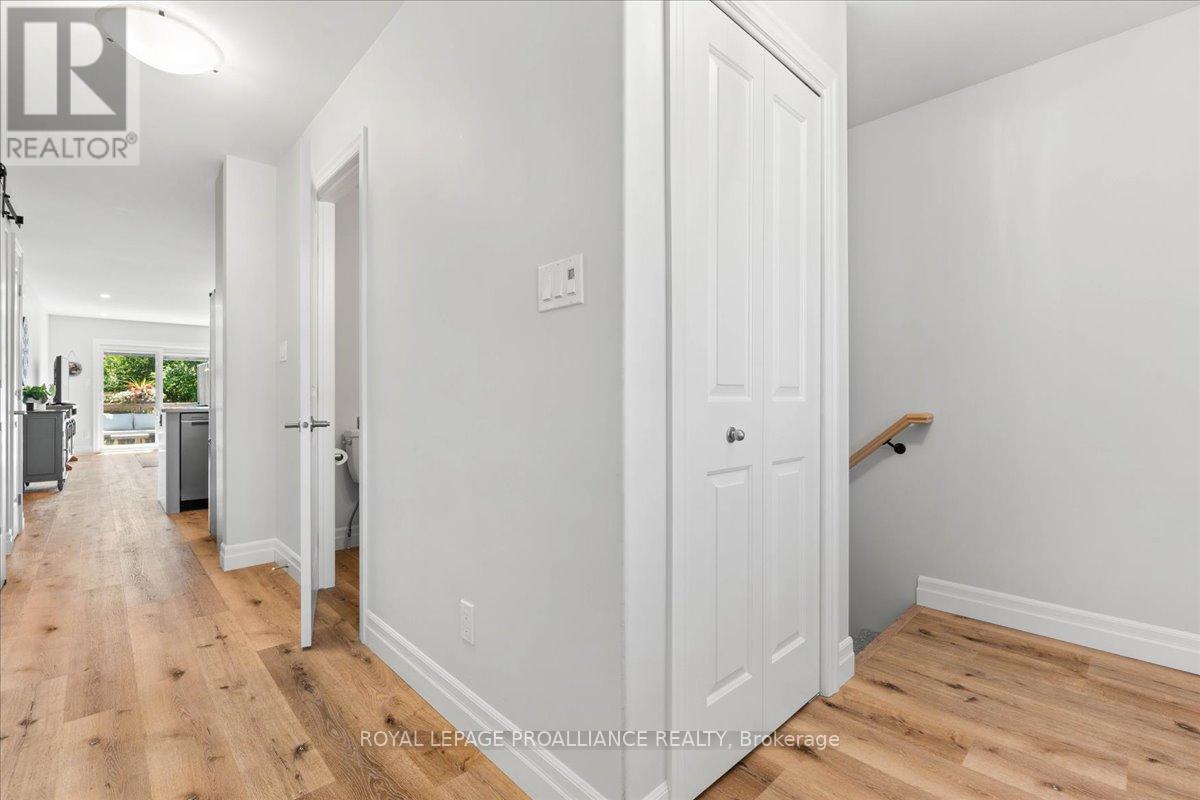 39 Hillside Meadow Drive, Quinte West, Ontario  K8V 0J5 - Photo 4 - X12572676