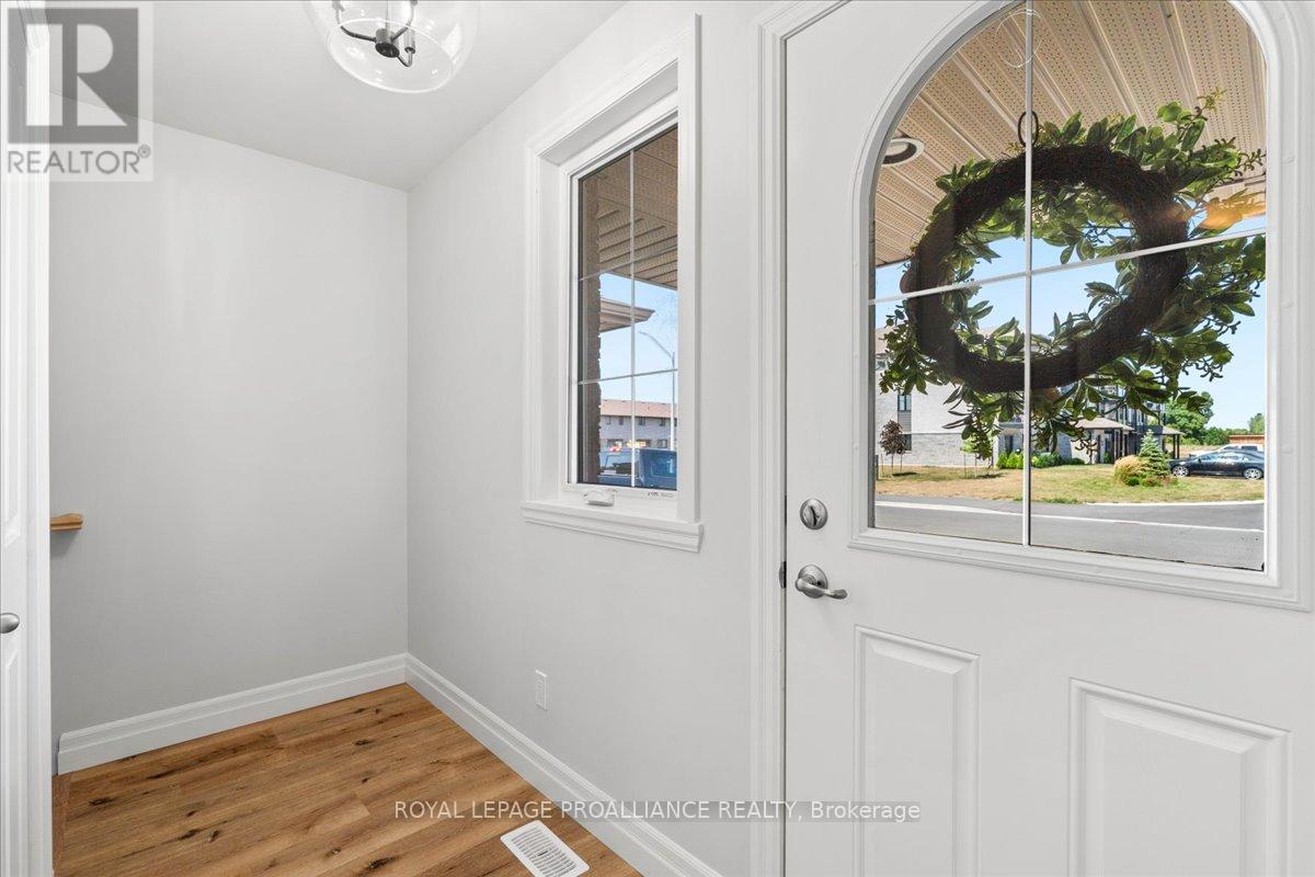 39 Hillside Meadow Drive, Quinte West, Ontario  K8V 0J5 - Photo 5 - X12572676