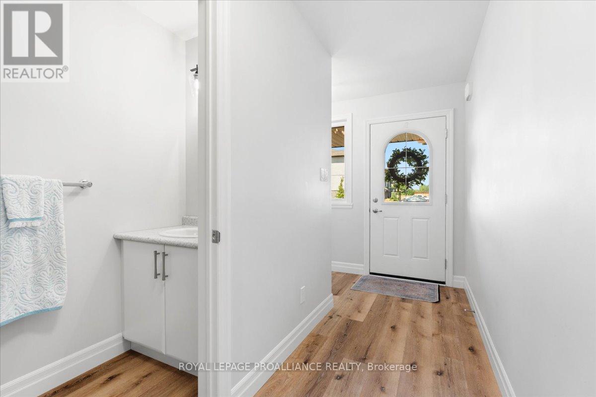 39 Hillside Meadow Drive, Quinte West, Ontario  K8V 0J5 - Photo 6 - X12572676