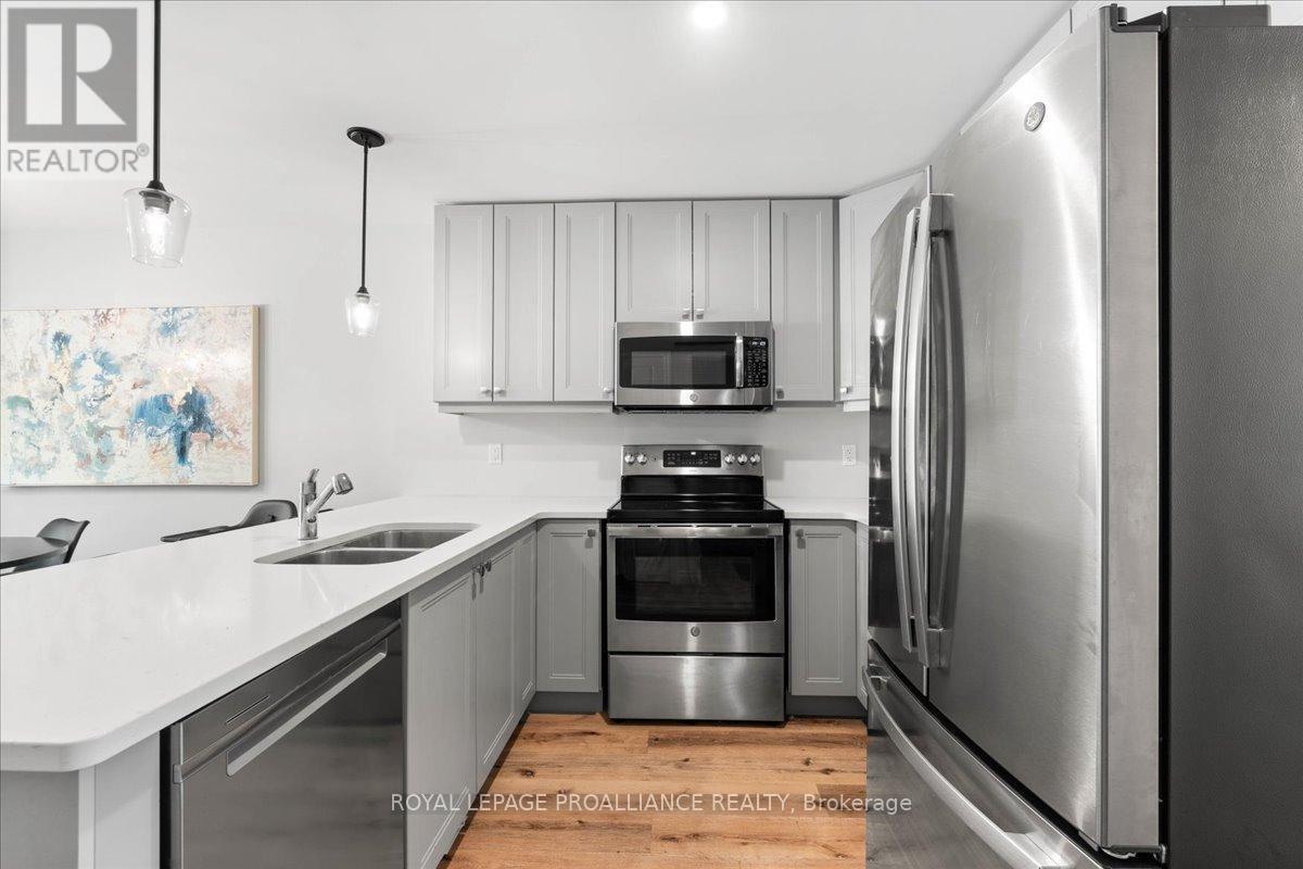 39 Hillside Meadow Drive, Quinte West, Ontario  K8V 0J5 - Photo 9 - X12572676