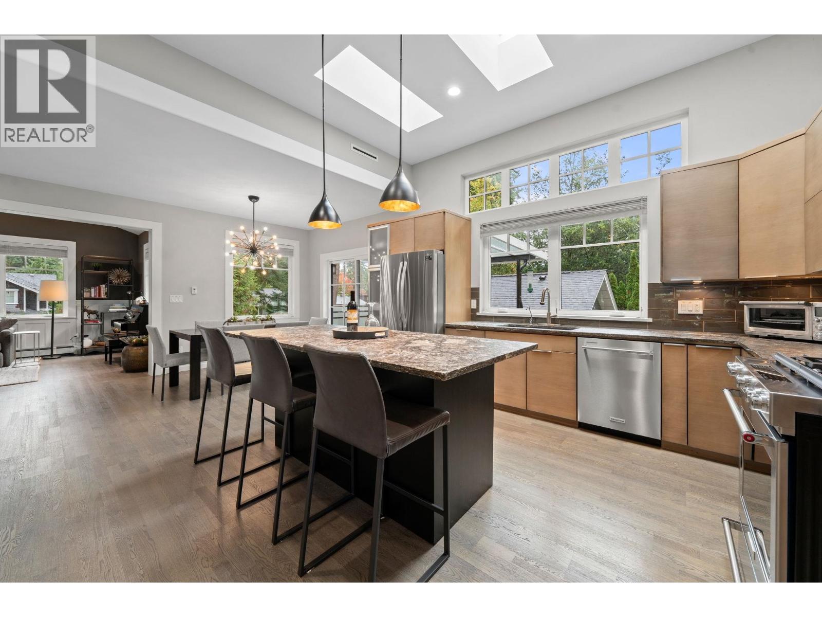 2140 Pemberton Avenue, North Vancouver, British Columbia  V7P 2T1 - Photo 5 - R3059039