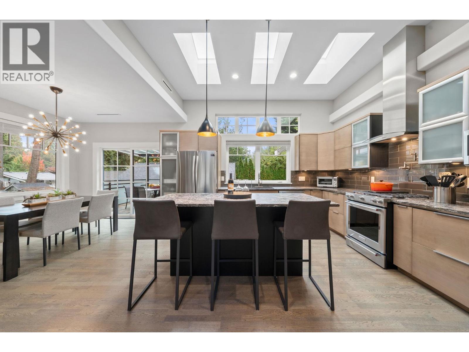 2140 Pemberton Avenue, North Vancouver, British Columbia  V7P 2T1 - Photo 4 - R3059039