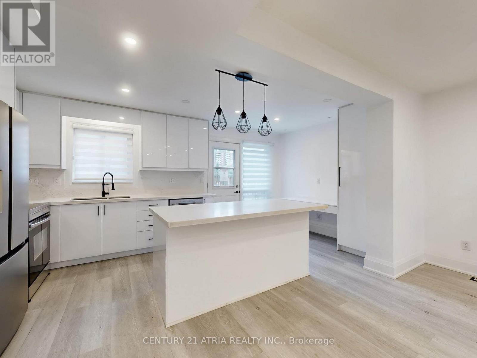 9 - 189 Springhead Gardens, Richmond Hill, Ontario  L4C 5C7 - Photo 6 - N12571272