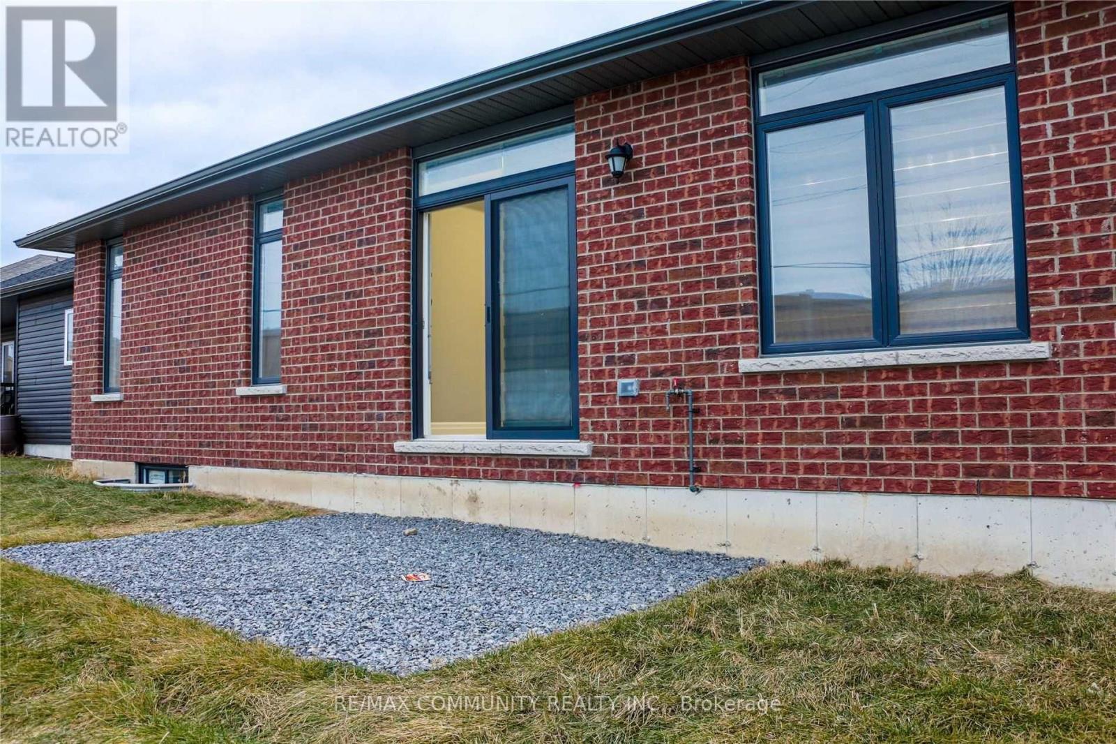 114 Northumberland Boulevard, Quinte West, Ontario K8V 0L1 - Photo 18 - X12571246