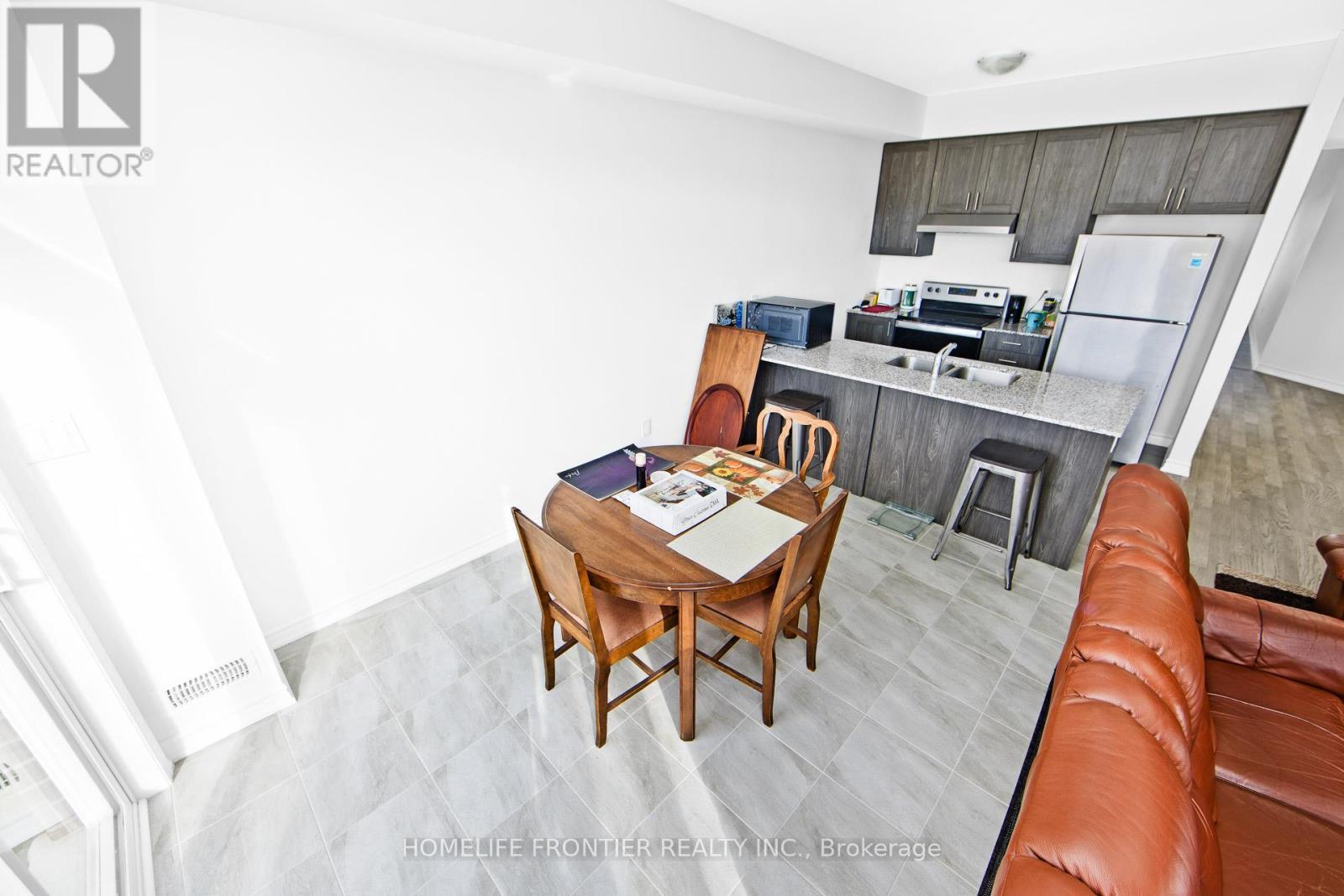 11 Spruceside Drive, Kawartha Lakes, Ontario  K0M 1A0 - Photo 6 - X12572422