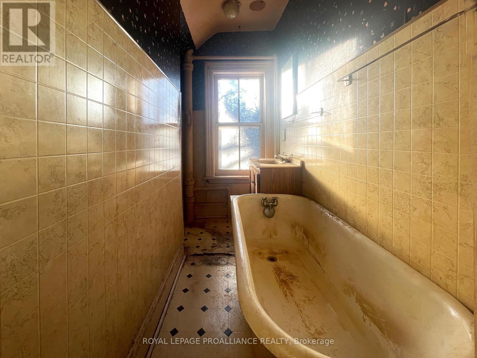 633 Rogers Street, Peterborough, Ontario  K9H 1X9 - Photo 21 - X12572474