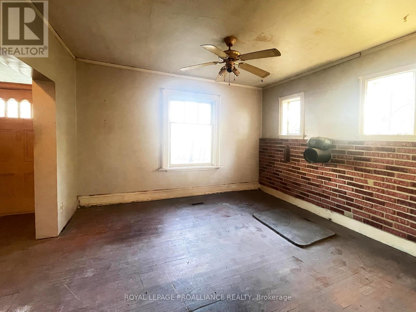 633 Rogers Street, Peterborough, Ontario  K9H 1X9 - Photo 8 - X12572474