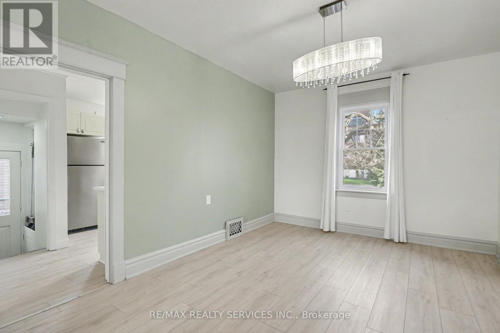 39 Fielden Avenue, Port Colborne, Ontario  L3K 4S8 - Photo 2 - X12572488