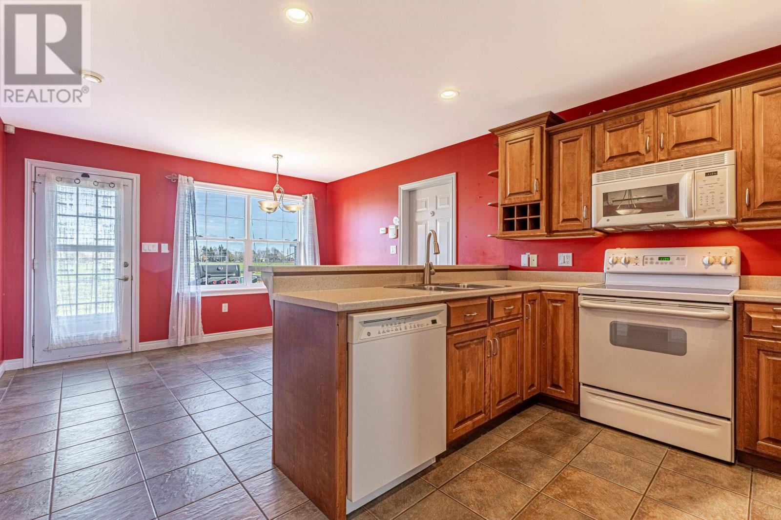 7 Parkway Drive, Charlottetown, Prince Edward Island  C1E 2M3 - Photo 5 - 202528447