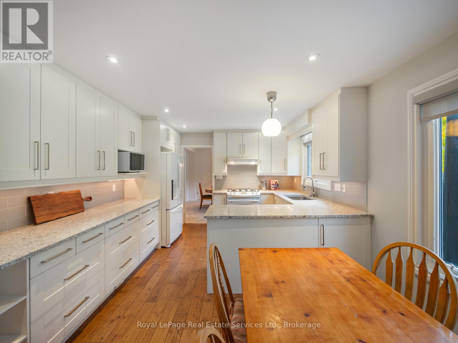 1463 Albion Avenue, Oakville, Ontario  L6J 5T3 - Photo 11 - W12572600